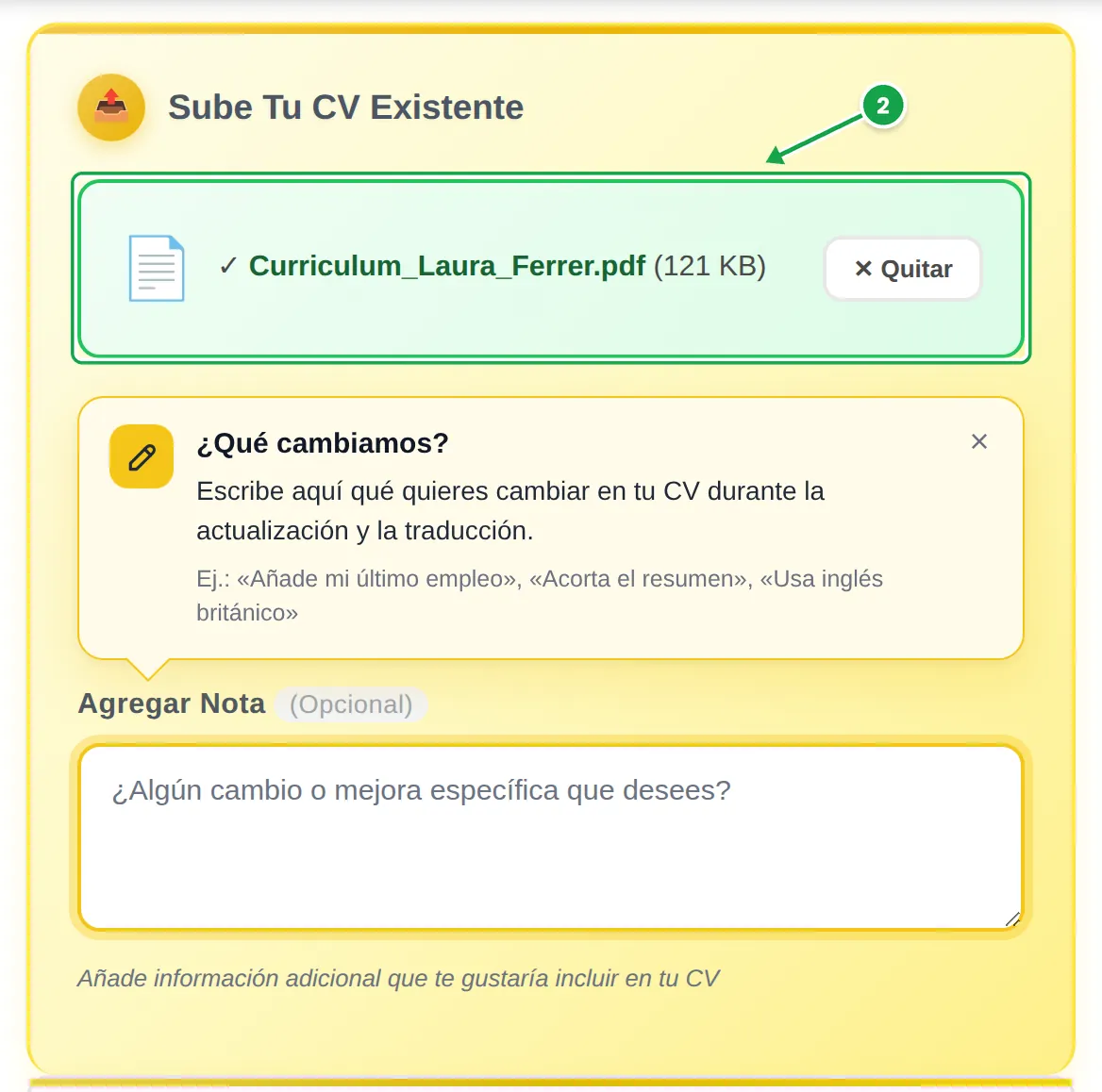 Sección de carga del creador de MyEasyCV: el archivo Curriculum_Laura_Ferrer.pdf adjunto, marcado como paso 2, con la tarjeta «¿Qué cambiamos?» y el campo de notas vacío debajo
