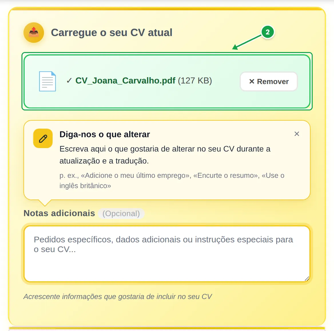 Secção de carregamento do criador do MyEasyCV: o ficheiro CV_Joana_Carvalho.pdf anexado, assinalado como passo 2, com o cartão «Diga-nos o que alterar» e o campo de notas vazio por baixo